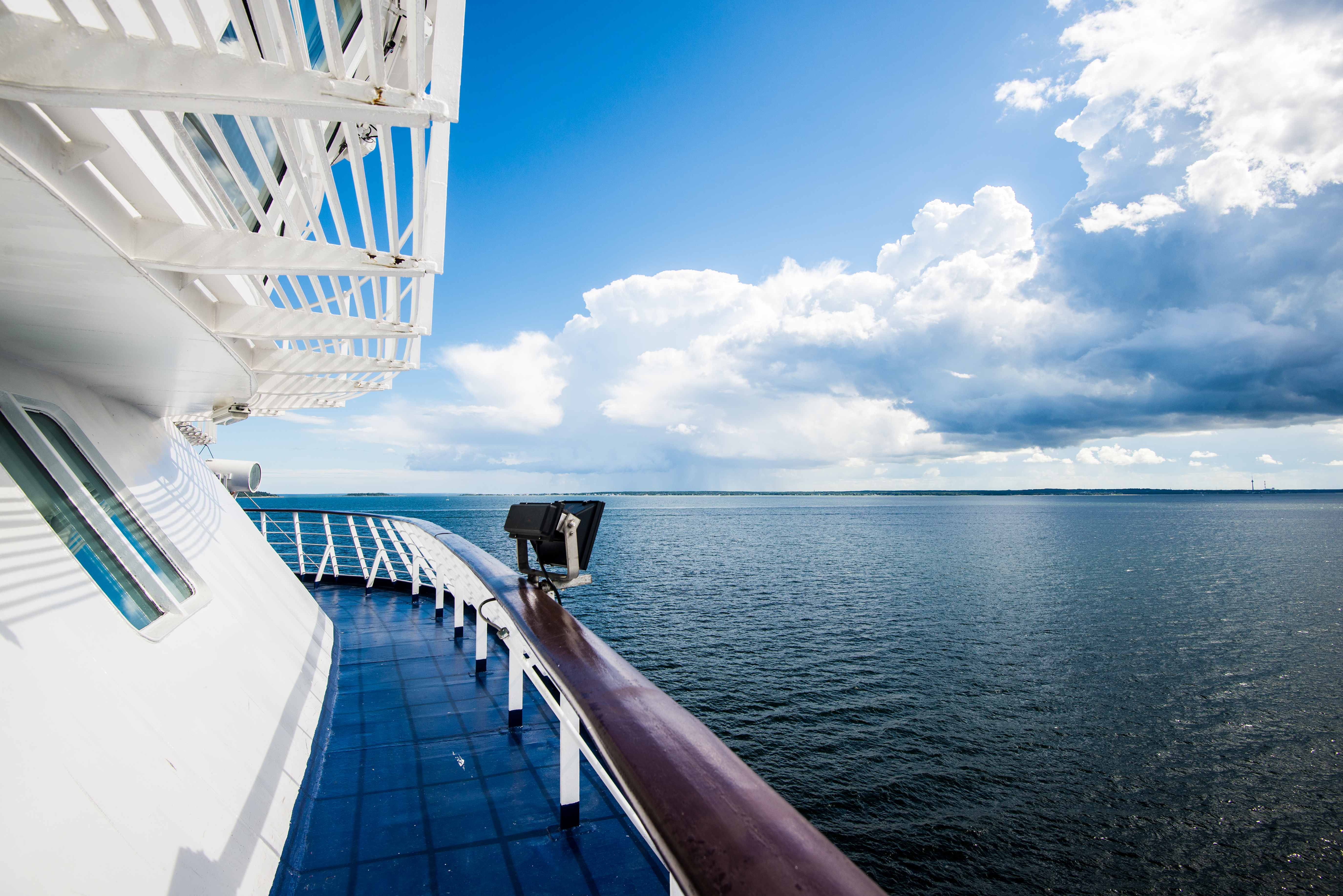 Risteilyaluksen kansi, Silja, Eckerö tai Viking Line