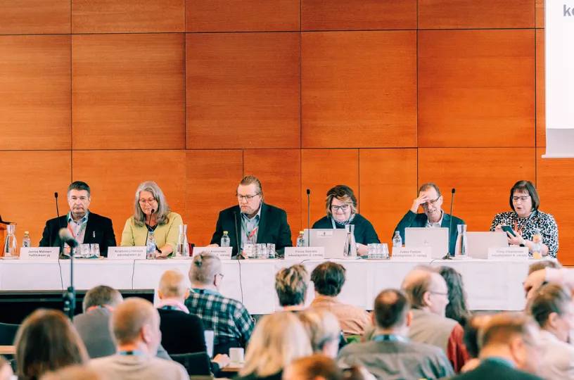 Edustajisto 21.4.2023