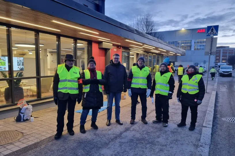 Pron puheenjohtaja Jorma Malinen lakkoportilla ABB:lla Helsingin Pitäjänmäessä