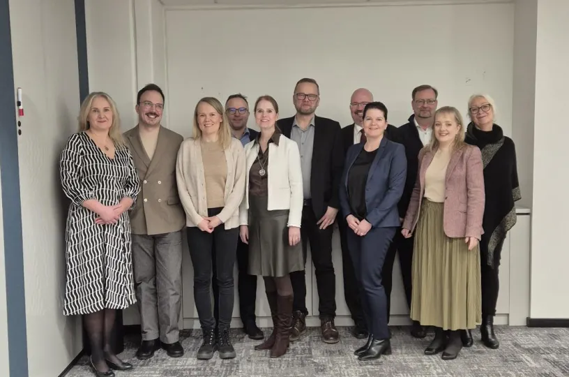 Kuvassa vakuutusalan tes-neuvottelijat Prosta ja Paltasta