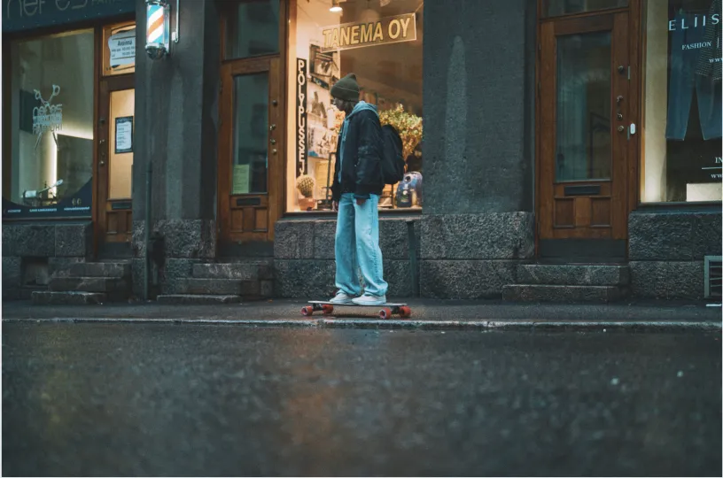 Nuori skeittaa