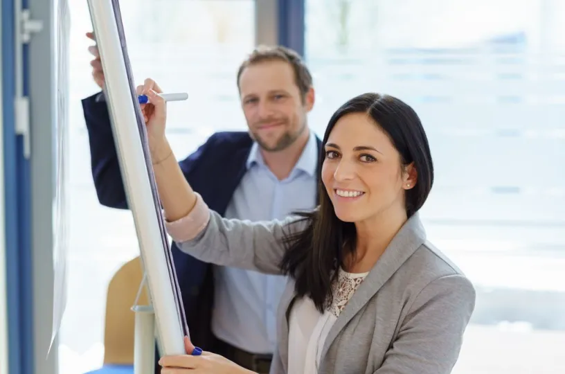 Nainen ja mies ja taulu