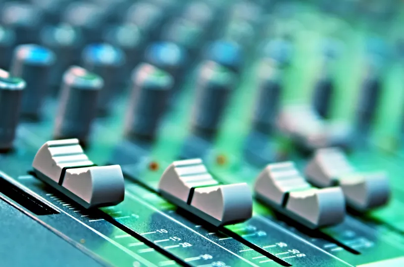 Audio-säätimet, musiikki ja media, tapahtuma tai podcast