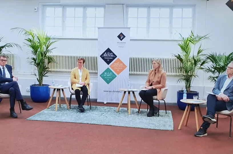 Paneelikeskustelu TPn paikallisen sopimisen raportista