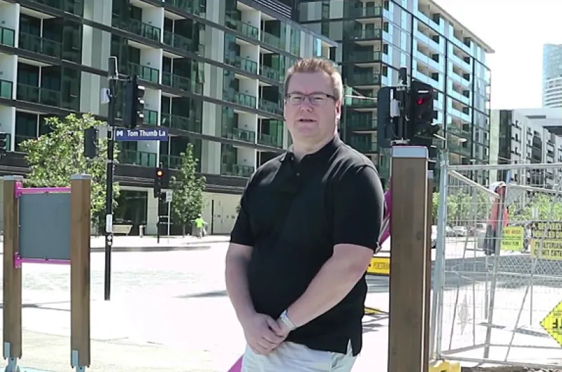 Kovalle tekijälle Australiasta löytyy mahdollisuuksia. Näin vakuuttaa leikkivälineitä valmistavan suomalaisen Lappset-yhtiön Australian-johtaja Harri Mäkelä.