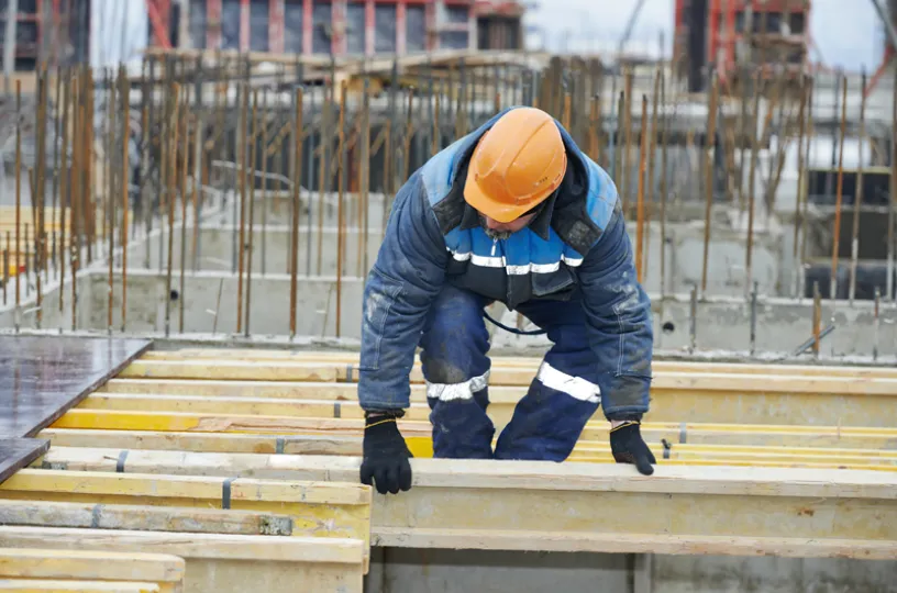 Rakentaja työssään