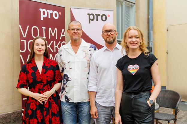 Pron Pride-paneelissa keskustelemassa Elisa Gebhard, Jukka Lehtonen, Jussi Aaltonen sekä maria Mäkynen