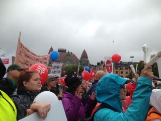Stop-mielenosoitukseen Helsinkiin kokoontui yli 30 000 ihmistä.