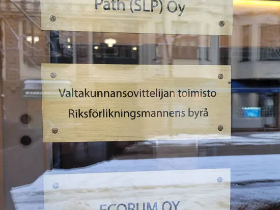 Valtakunnansovittelijan toimiston kyltti