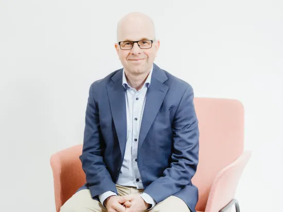 Niko Simola on ehdolla Pron puheenjohtajaksi.