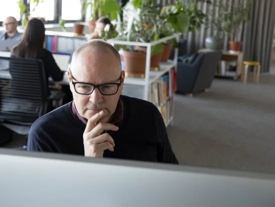 Pron asiantuntijat auttavat jäseniä. 