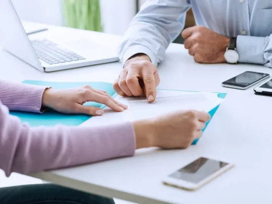 Neuvottelijat_tes-pöydässä