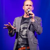 Lorenz Backman juontaa UusioUra-tapahtuman,