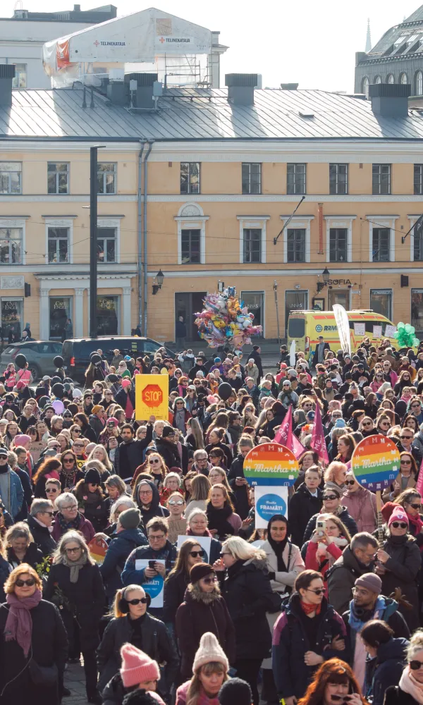 Naistenpäivänä 8.3. järjestettiin ennennäkemätön naistenpäivän marssi Helsingissä.