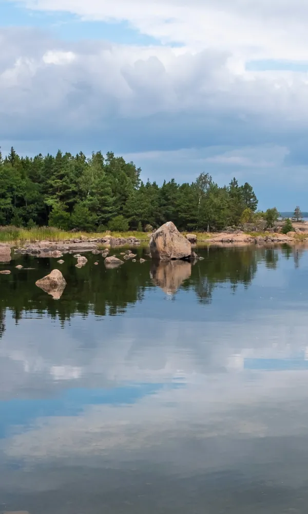 Kopparön ranta kesällä
