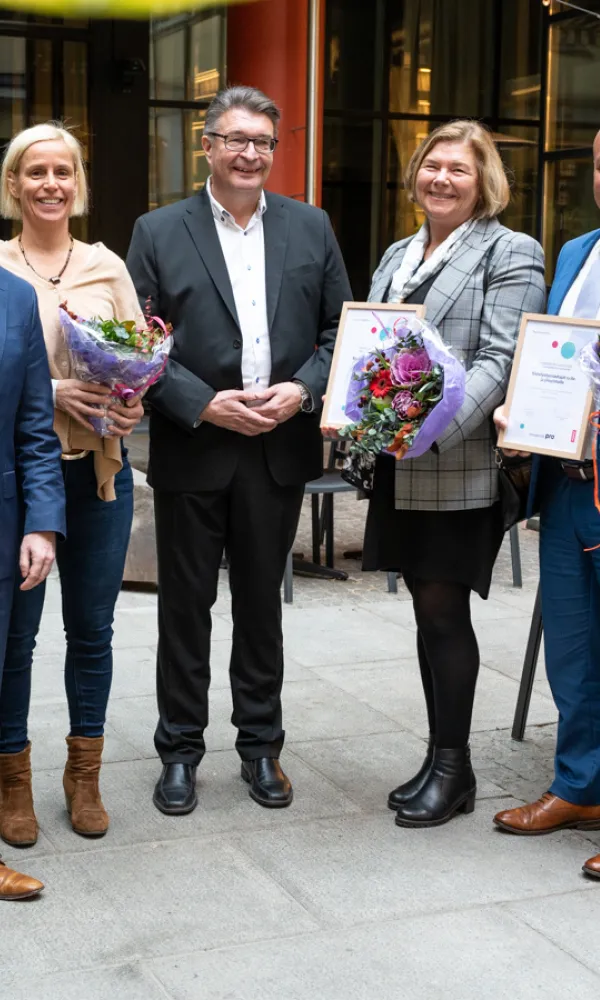 Kuvassa Niko Simola (vas.), Hanne Salonen, Jorma Malinen, Mari Walls ja Teemu Hassinen.