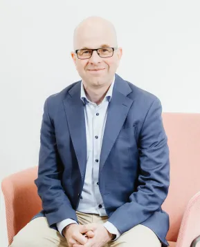 Niko Simola on ehdolla Pron puheenjohtajaksi.
