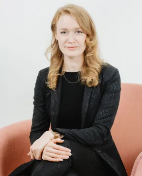 Maria Mäkynen on ehdolla Pron puheenjohtajaksi.