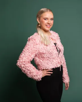 Emilia Sorajoki pitää työpajoja UusioUra-tapahtumassa.