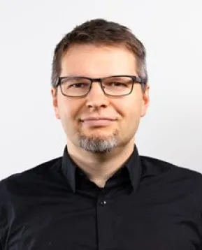Esa Riutta esiintyy UusioUra-tapahtumassa.
