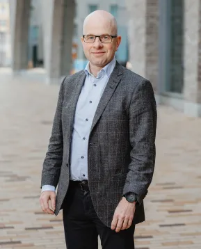 Julkisen sektorin johtaja Niko Simola