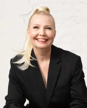 Tiina Parikka esiintyy UusioUra-tapahtumassa.